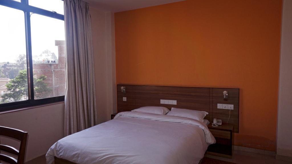Aryal International Hotel Catmandu Quarto foto